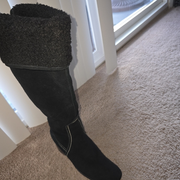 Bandolino synthetic black suede ankle wedge | Mercari Bandolino Black Suede Wedge Boots